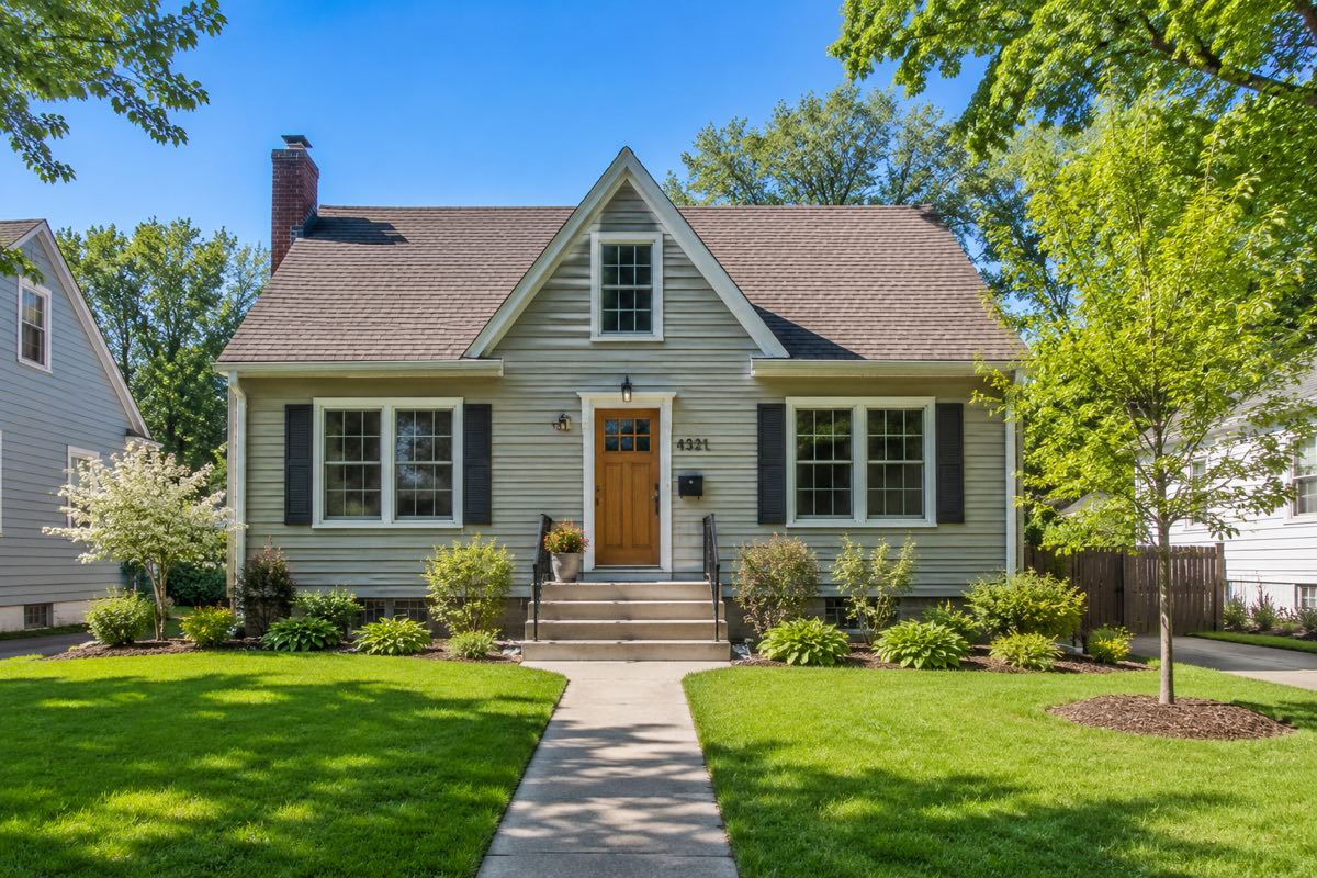 Classic Minnesota Cape Cod lake home